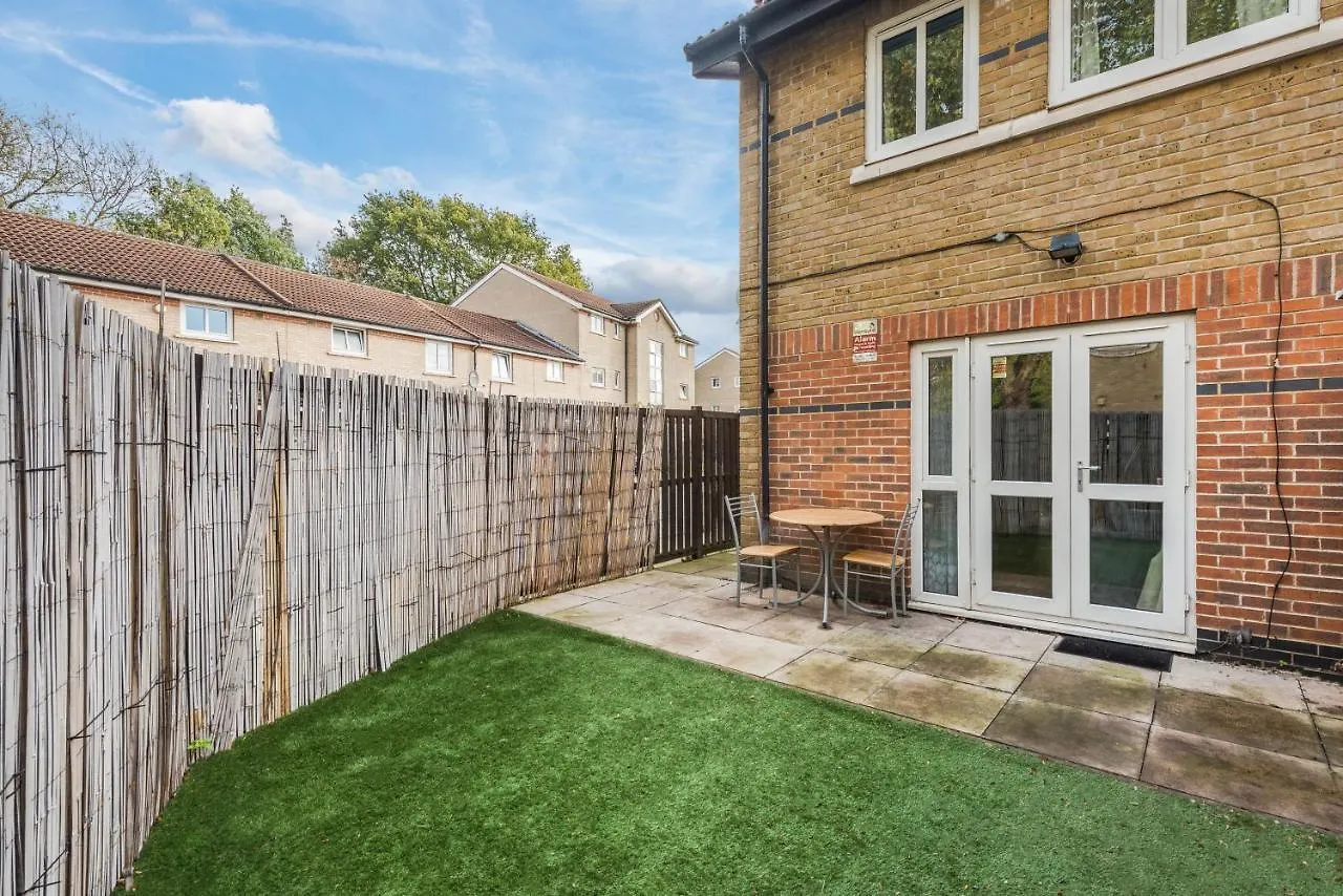 Spacious 4 Bed House Near Greenwich Londen