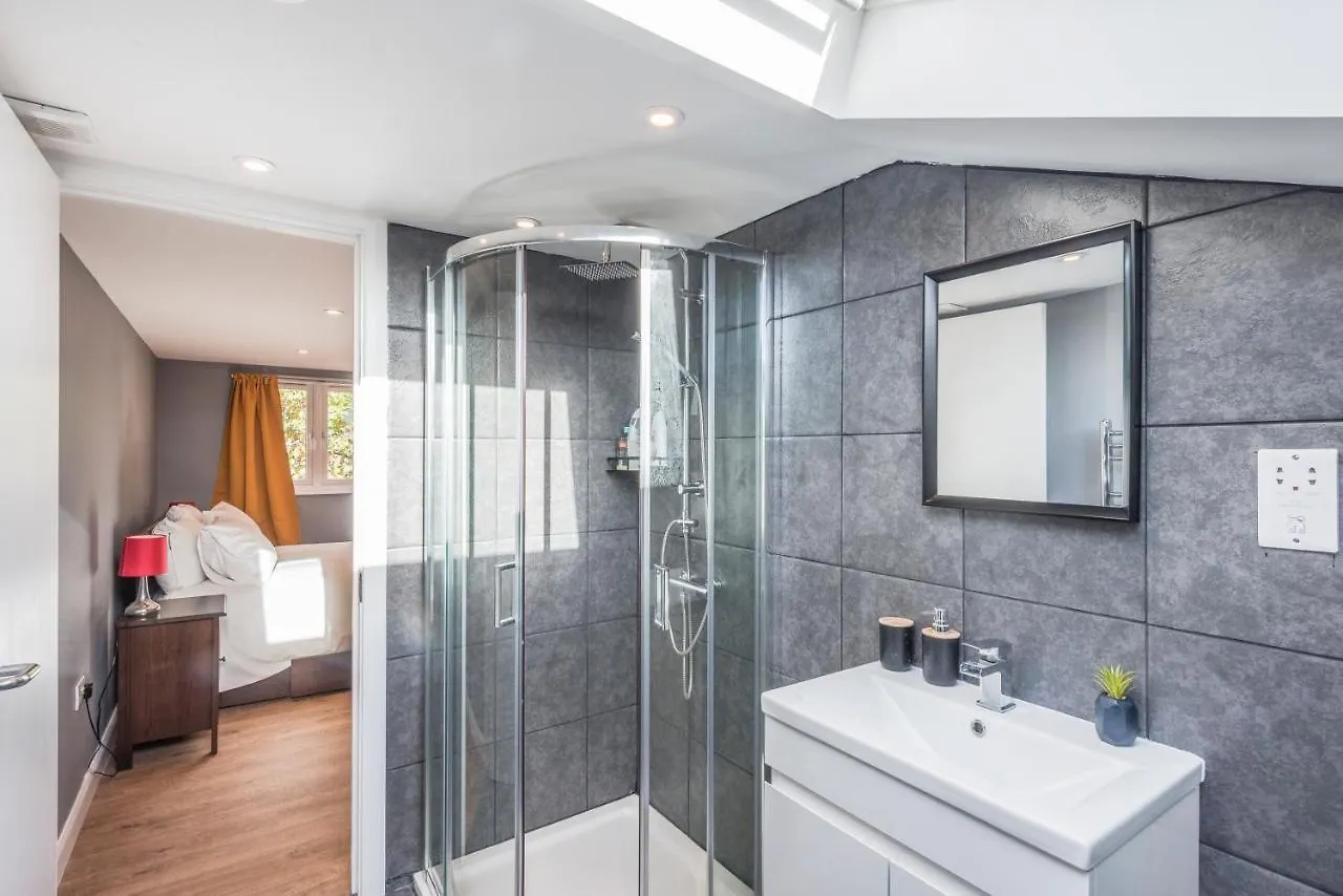 Vakantiehuis Spacious 4 Bed House Near Greenwich Londen