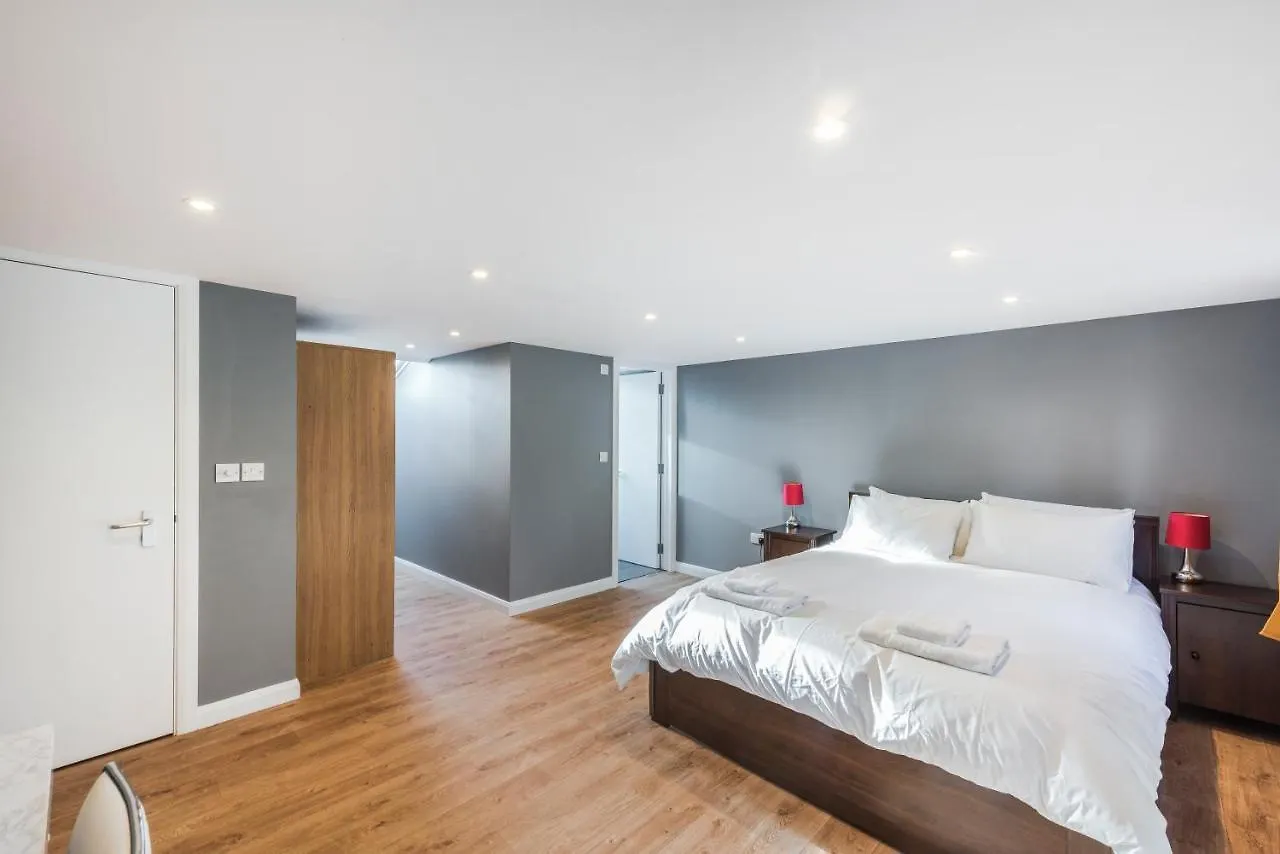 Spacious 4 Bed House Near Greenwich Londen 0*,