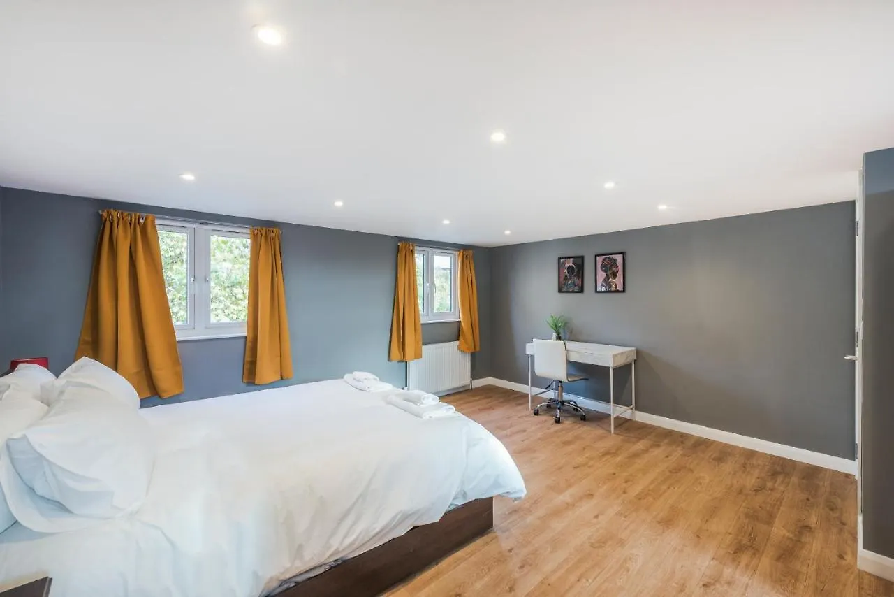 Spacious 4 Bed House Near Greenwich Londen Vakantiehuis